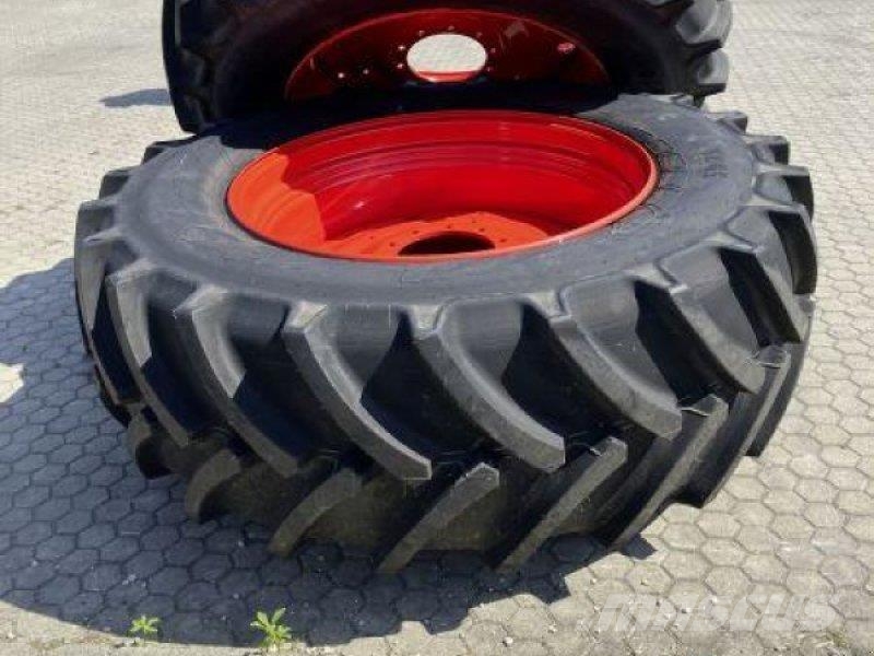 CLAAS 650/65R42 + 540/65R30 RÄDER JE Sonstiges Traktorzubehör