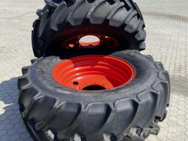 CLAAS 650/65R42 + 540/65R30 RÄDER JE Sonstiges Traktorzubehör