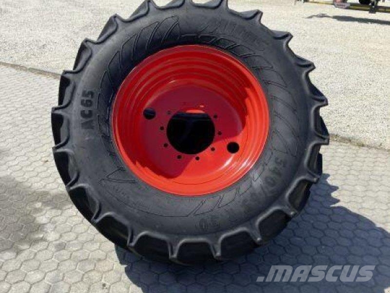 CLAAS 650/65R42 + 540/65R30 RÄDER JE Sonstiges Traktorzubehör