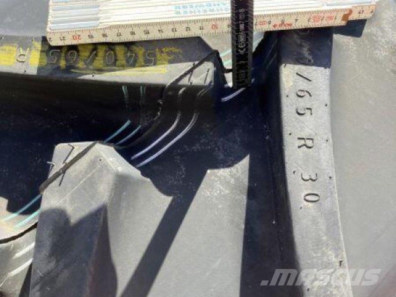CLAAS 650/65R42 + 540/65R30 RÄDER JE Sonstiges Traktorzubehör