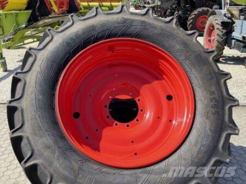 CLAAS 650/65R42 + 540/65R30 RÄDER JE Sonstiges Traktorzubehör
