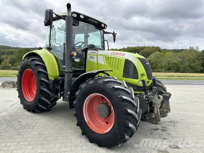 CLAAS ARION 620 CEBIS HEXASHIFT Traktoren