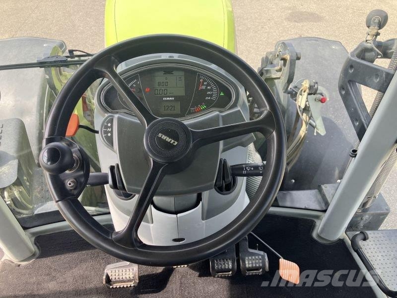CLAAS ARION 650 C-MATIC الجرارات