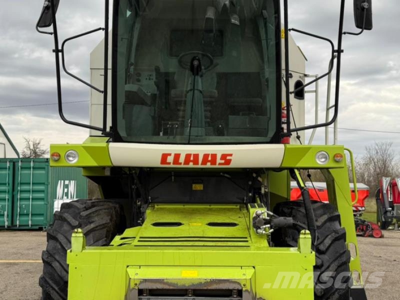 CLAAS Avero 240 Combine harvesters