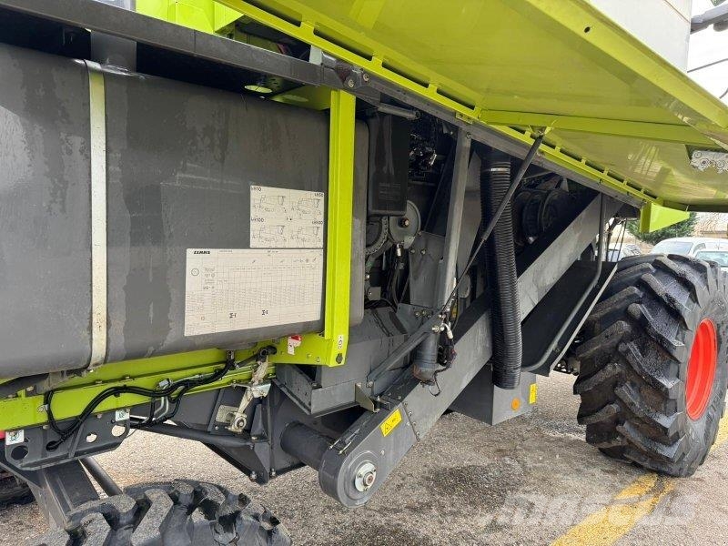 CLAAS Avero 240 Combine harvesters