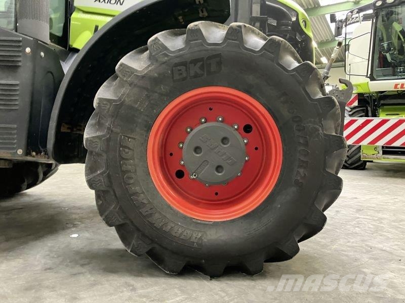 CLAAS AXION 830 الجرارات