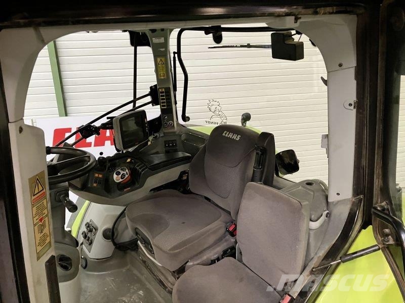 CLAAS AXION 830 الجرارات