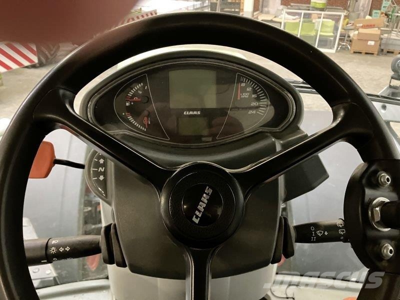 CLAAS AXION 830 الجرارات
