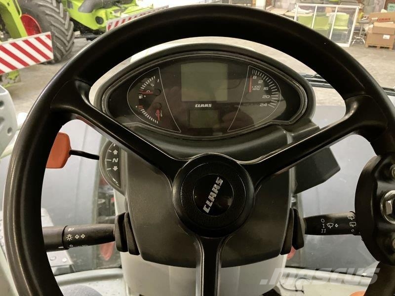 CLAAS AXION 830 الجرارات