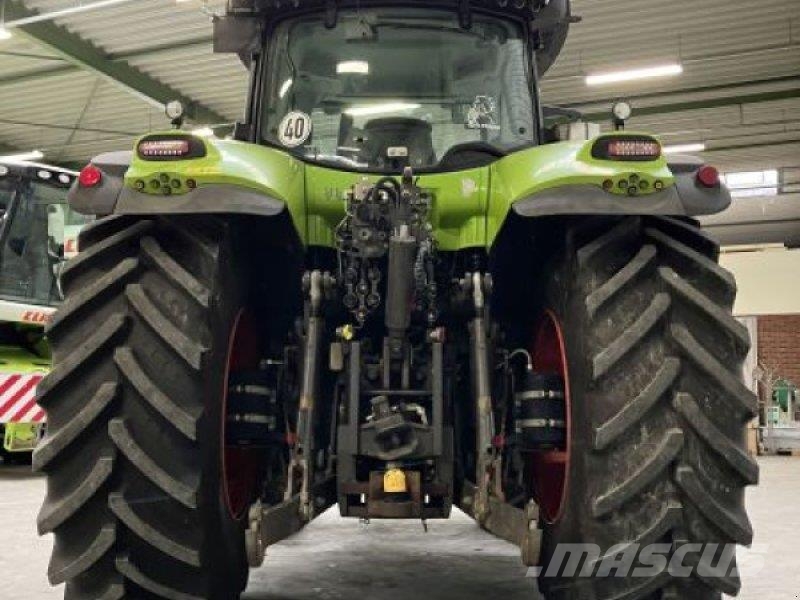 CLAAS AXION 830 الجرارات