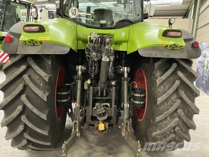 CLAAS AXION 830 الجرارات