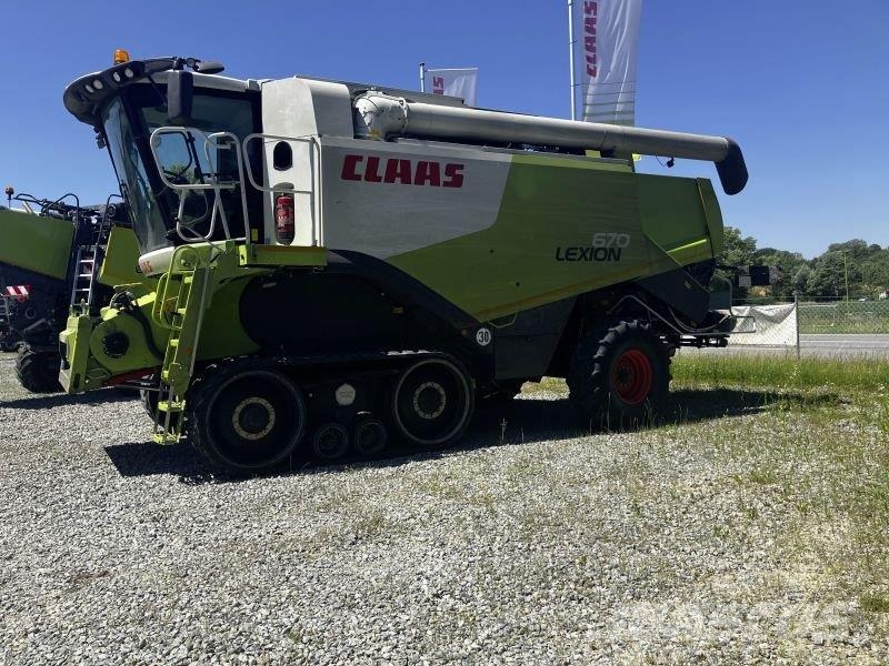 CLAAS LEXION 670 + VARIO 750 Mietitrebbiatrici