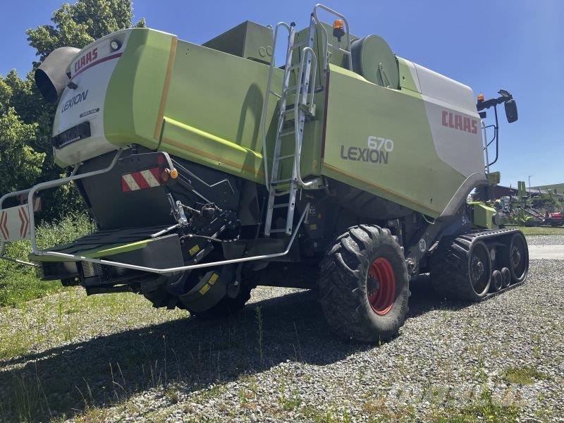 CLAAS LEXION 670 + VARIO 750 Mietitrebbiatrici