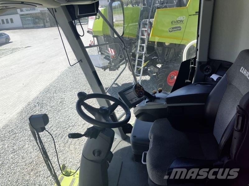 CLAAS LEXION 670 + VARIO 750 Mietitrebbiatrici