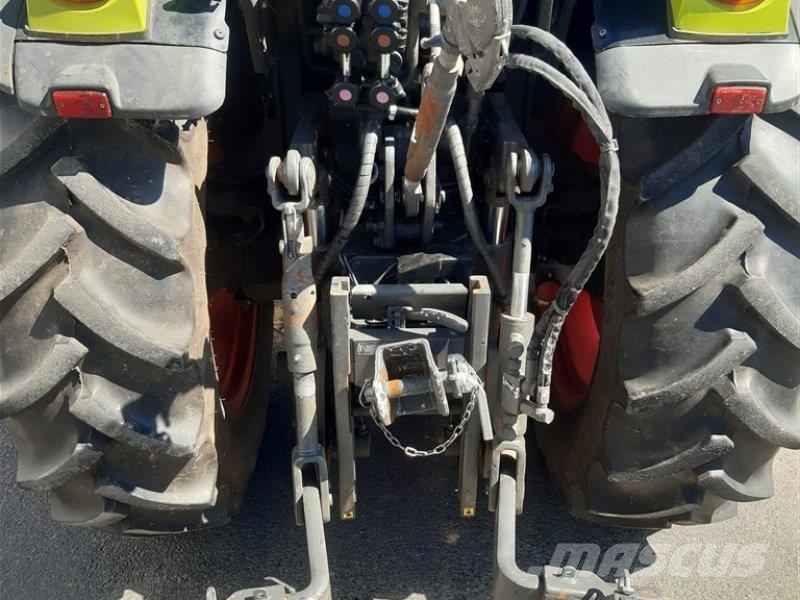 CLAAS Nexos 240 M Advanced 트랙터