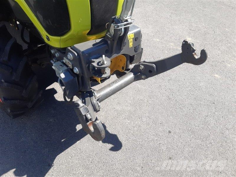 CLAAS Nexos 240 M Advanced 트랙터