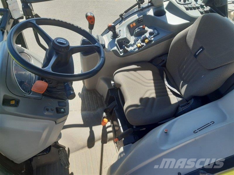 CLAAS Nexos 240 M Advanced 트랙터