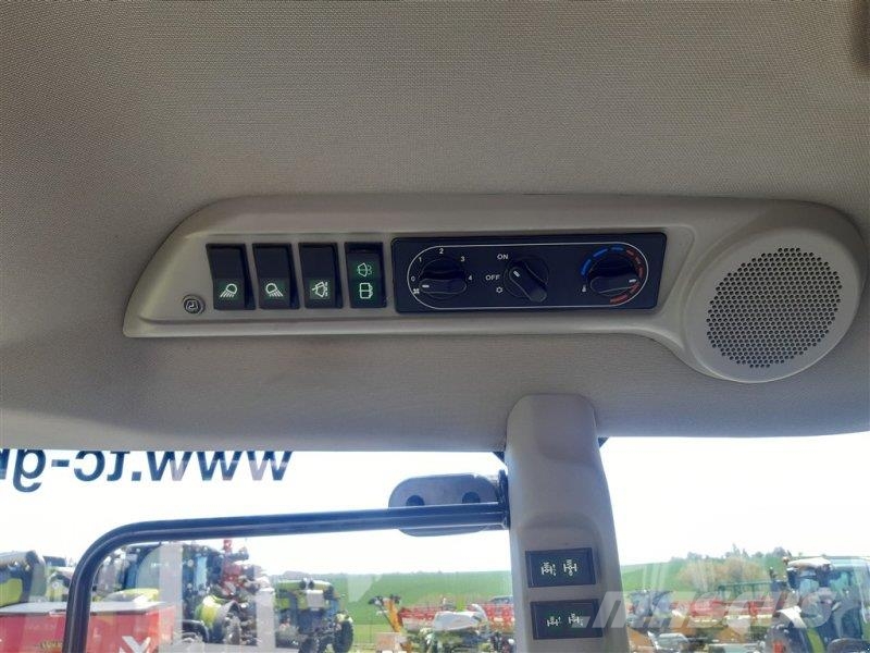 CLAAS Nexos 240 M Advanced 트랙터