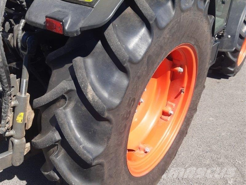 CLAAS Nexos 240 M Advanced 트랙터