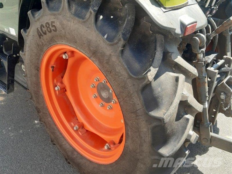 CLAAS Nexos 240 M Advanced 트랙터