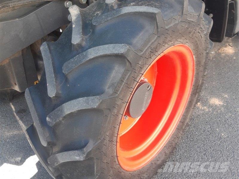 CLAAS Nexos 240 M Advanced 트랙터