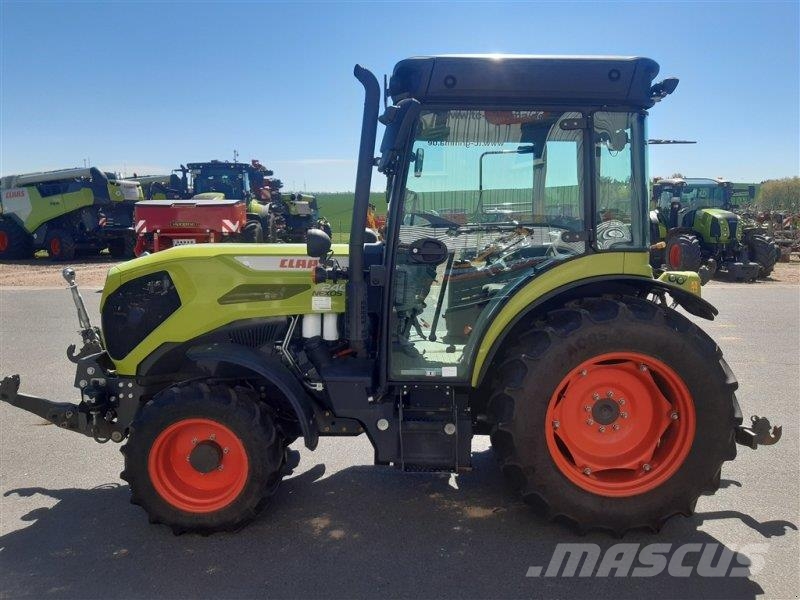 CLAAS Nexos 240 M Advanced 트랙터
