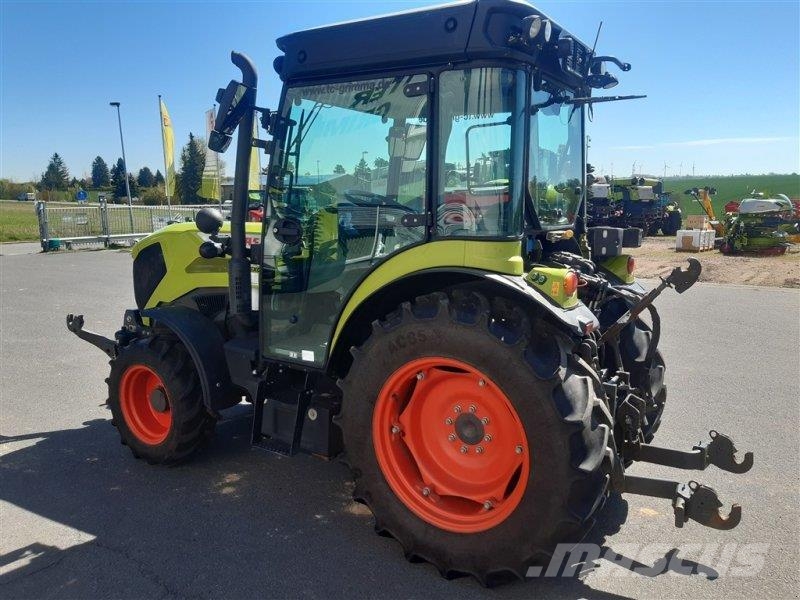 CLAAS Nexos 240 M Advanced 트랙터