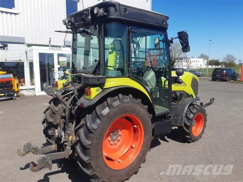 CLAAS Nexos 240 M Advanced 트랙터