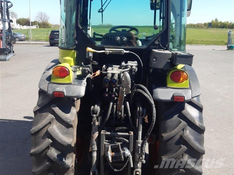CLAAS Nexos 240 M Advanced 트랙터