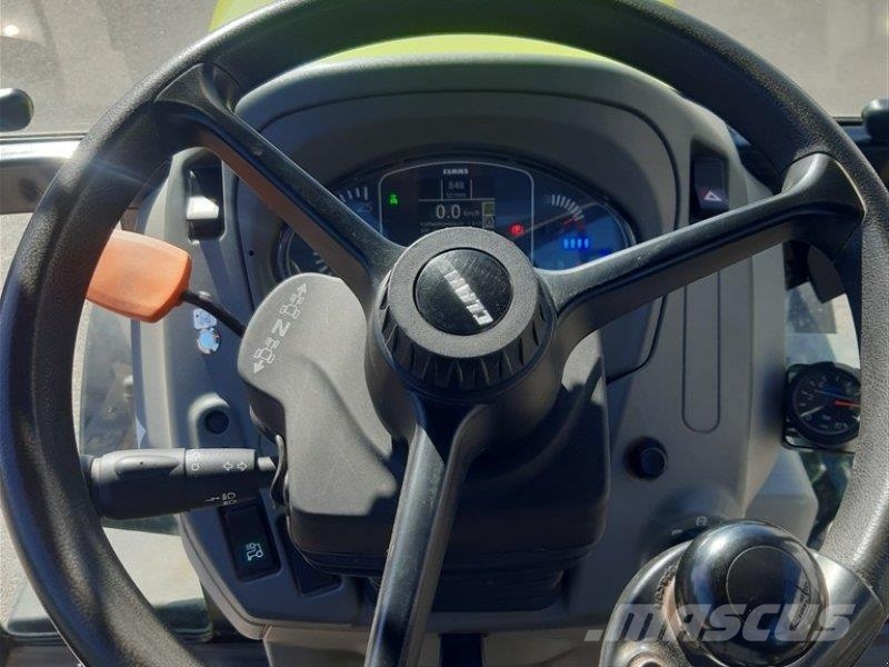 CLAAS Nexos 260 M Трактори