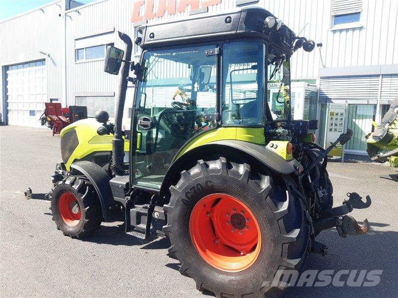 CLAAS Nexos 260 M Трактори