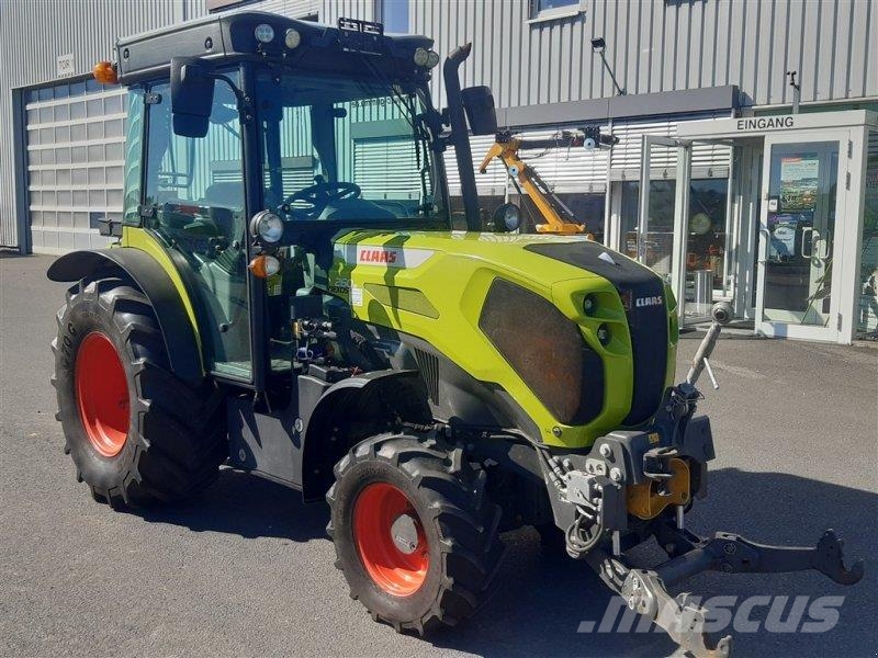 CLAAS Nexos 260 M Трактори