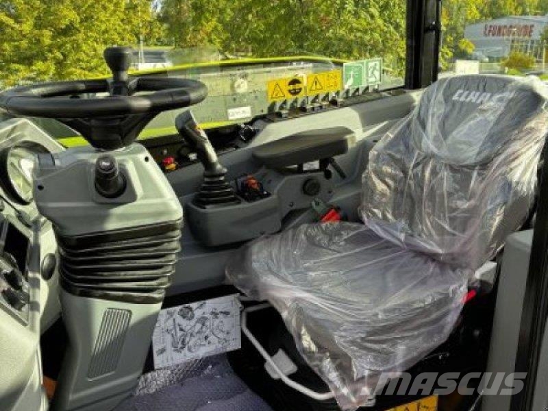 CLAAS SCORPION 742 VARIPOWER مناولات متداخلة