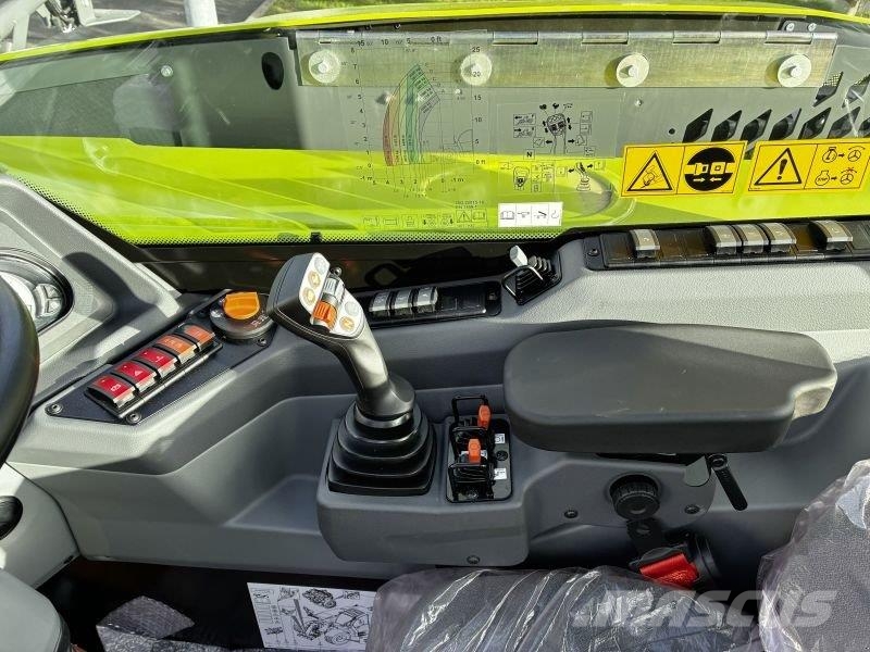 CLAAS SCORPION 742 VARIPOWER مناولات متداخلة