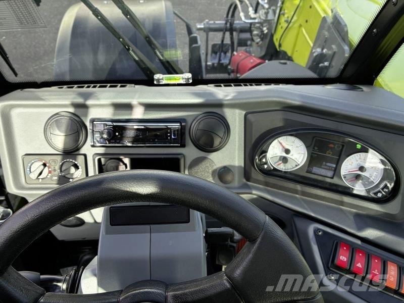 CLAAS SCORPION 742 VARIPOWER مناولات متداخلة