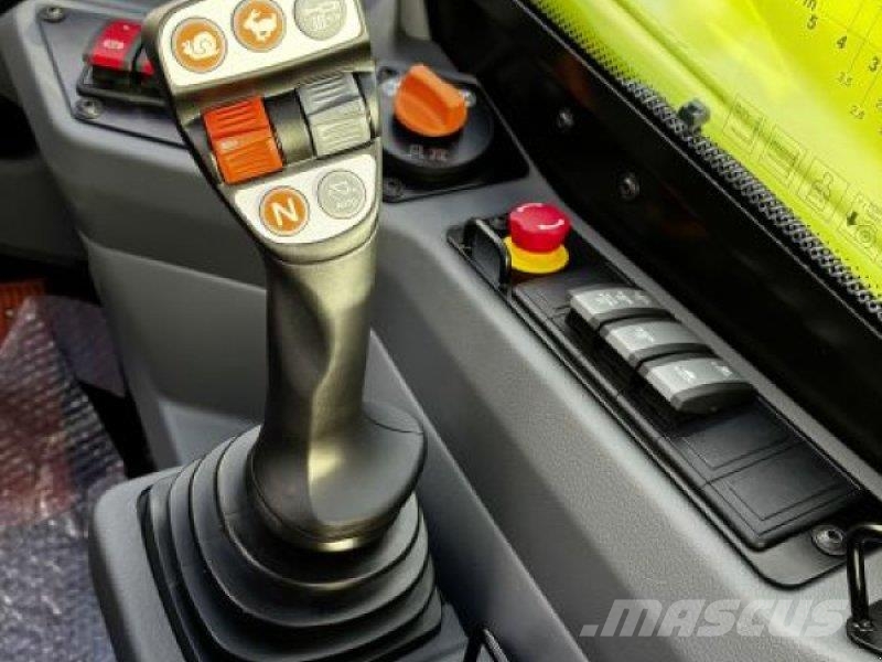 CLAAS SCORPION 742 VARIPOWER مناولات متداخلة