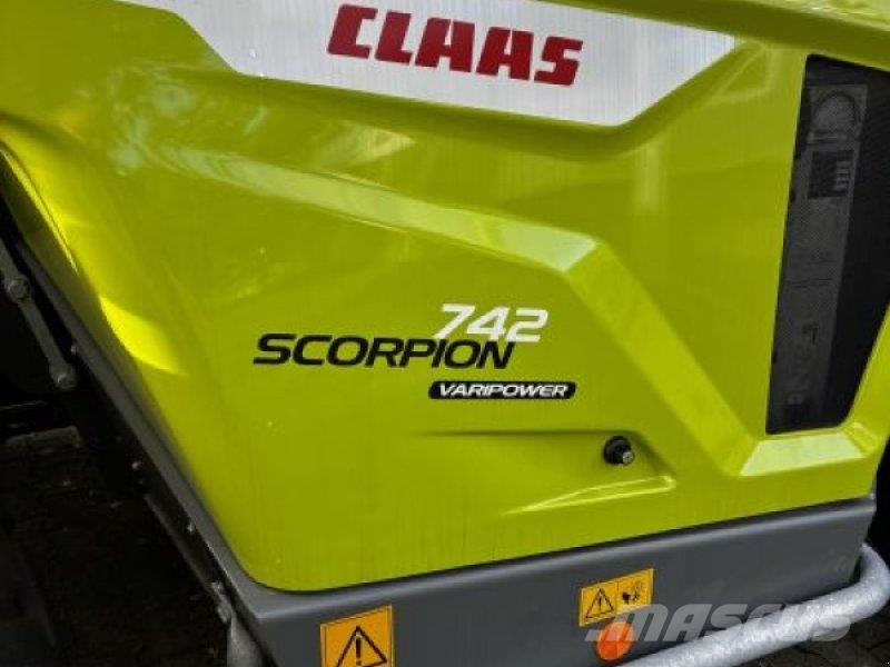 CLAAS SCORPION 742 VARIPOWER مناولات متداخلة