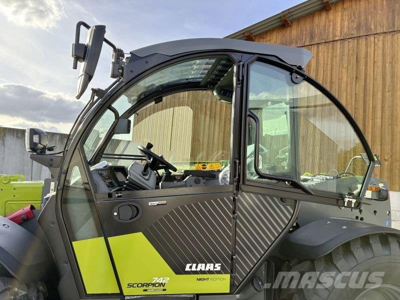 CLAAS SCORPION 742 VP NIGHT EDITION Teleskopski viličarji