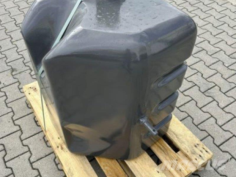 CLAAS STAHLBETONGEWICHT 1000 KG CLAA ماكينات وملحقات زراعة أخرى