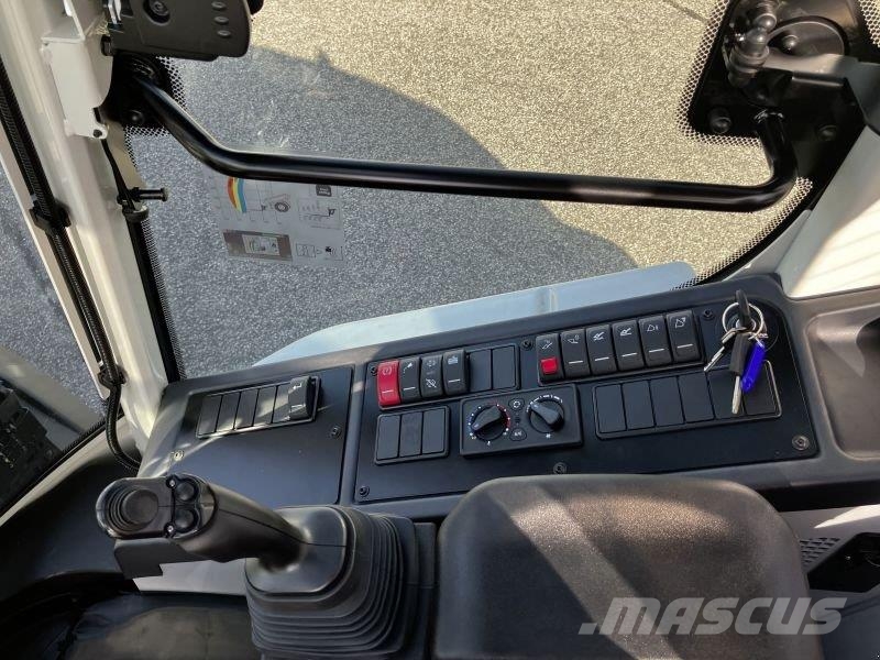 CLAAS TORION 738 T SINUS Фронтальные погрузчики
