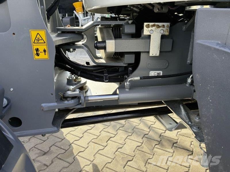 CLAAS TORION 738 T SINUS Kolesni nakladalci