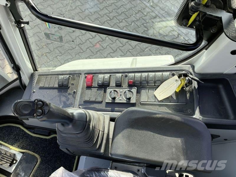 CLAAS TORION 738 T SINUS Kolesni nakladalci