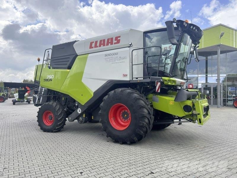 CLAAS TRION 750 Kombajni