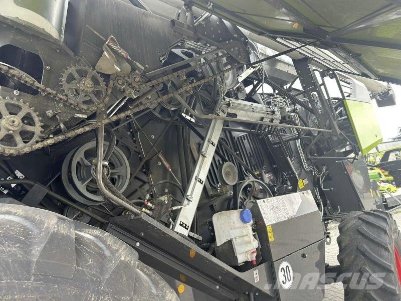 CLAAS TRION 750 Kombajni