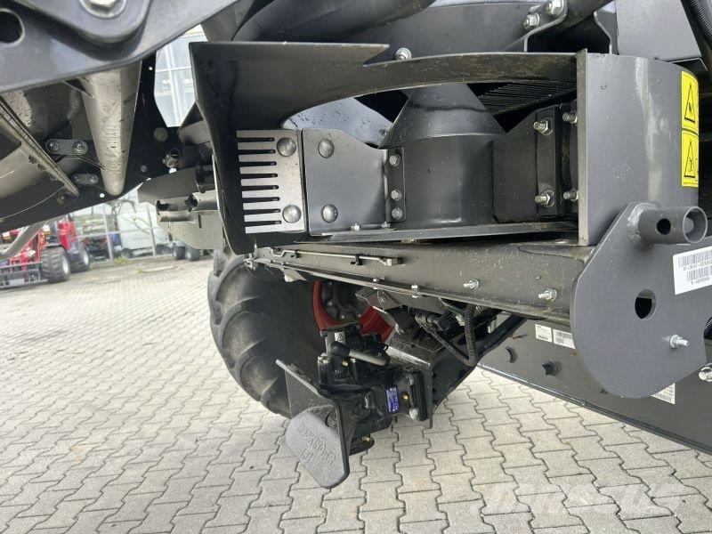 CLAAS TRION 750 Kombajni