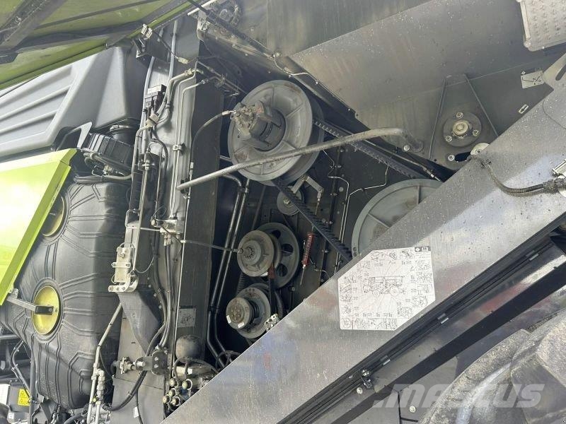 CLAAS TRION 750 Kombajni