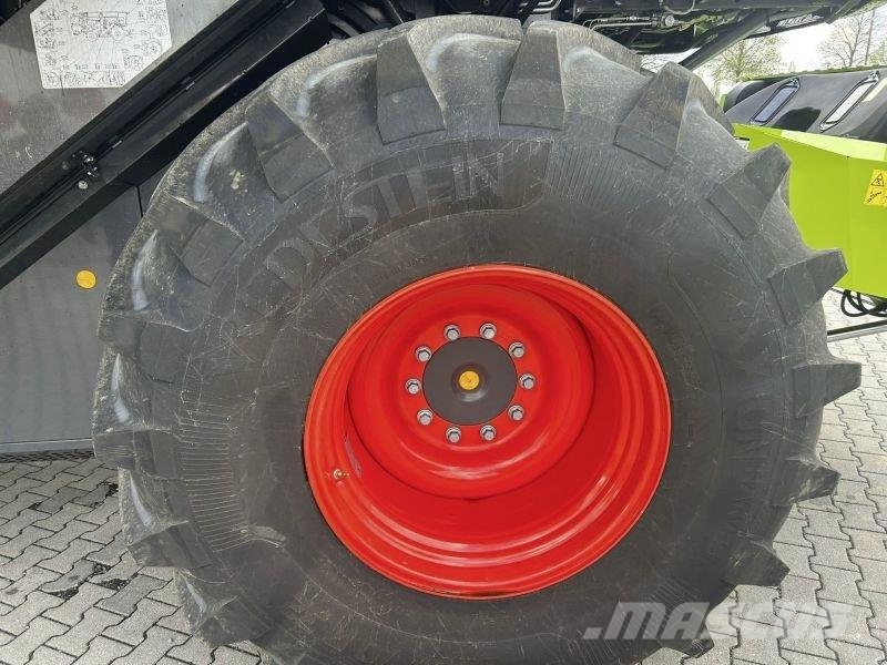 CLAAS TRION 750 Kombajni