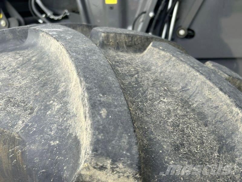 CLAAS TRION 750 Kombajni