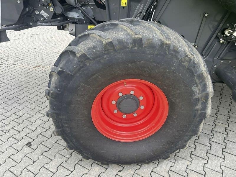 CLAAS TRION 750 Kombajni