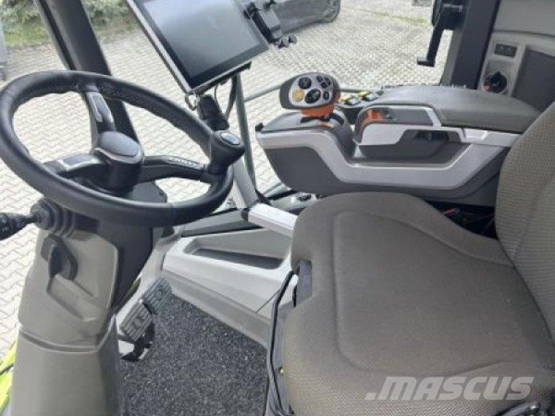 CLAAS TRION 750 Kombajni